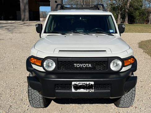 Used 2012 Toyota FJ Cruiser 4WD image 10