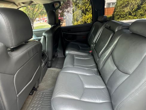Used 2005 GMC Sierra 2500 SLT AWD/4WD image 11