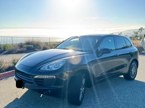 Used 2014 Porsche Cayenne Platinum Edition AWD/4WD image 2