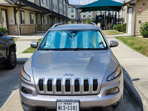 Used 2015 Jeep Cherokee Latitude image 1