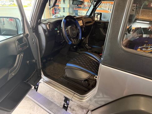 Used 2016 Jeep Wrangler Sport w/ Connectivity Group AWD/4WD image 11