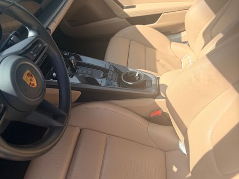 Used 2022 Porsche 911 Carrera image 13
