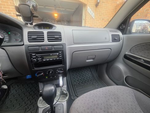 Used 2003 Kia Rio Sedan FWD image 11