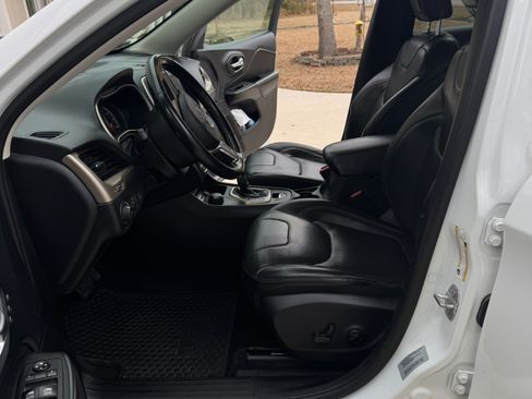 Used 2015 Jeep Cherokee Limited w/ Luxury Group image 10