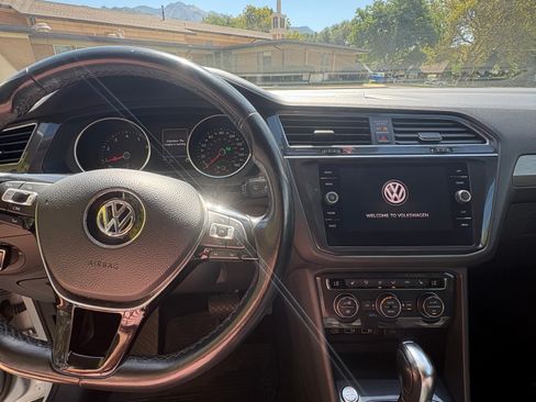 Used 2018 Volkswagen Tiguan SE FWD image 14