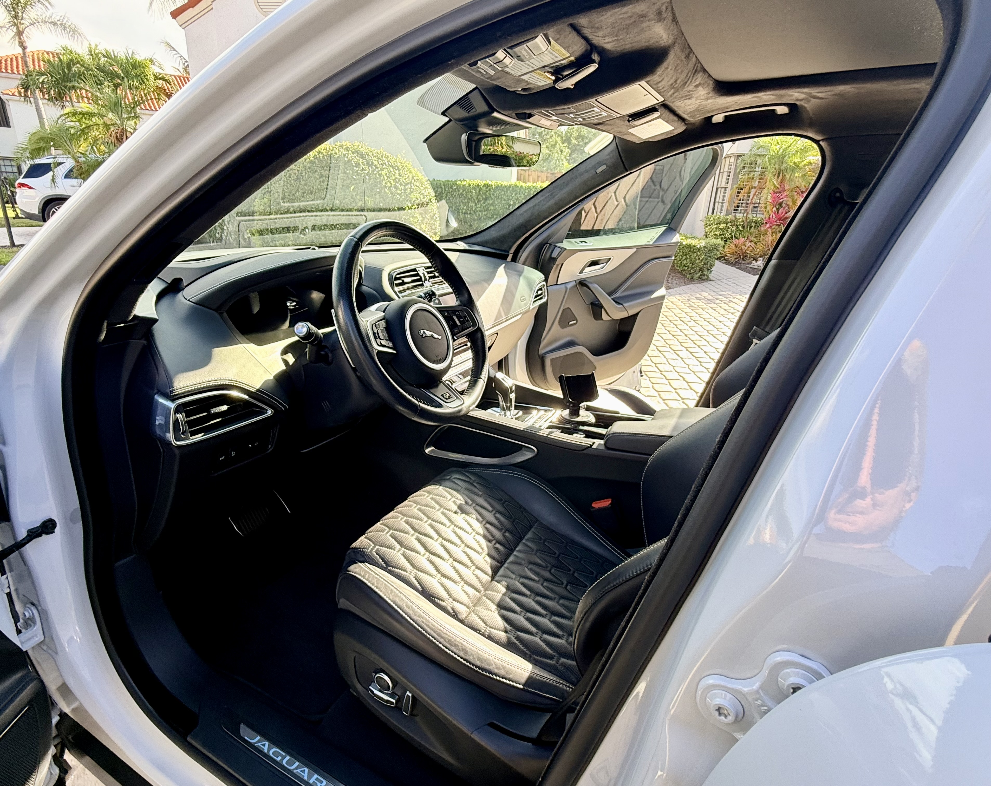 Used 2020 Jaguar F-PACE SVR AWD/4WD image 11