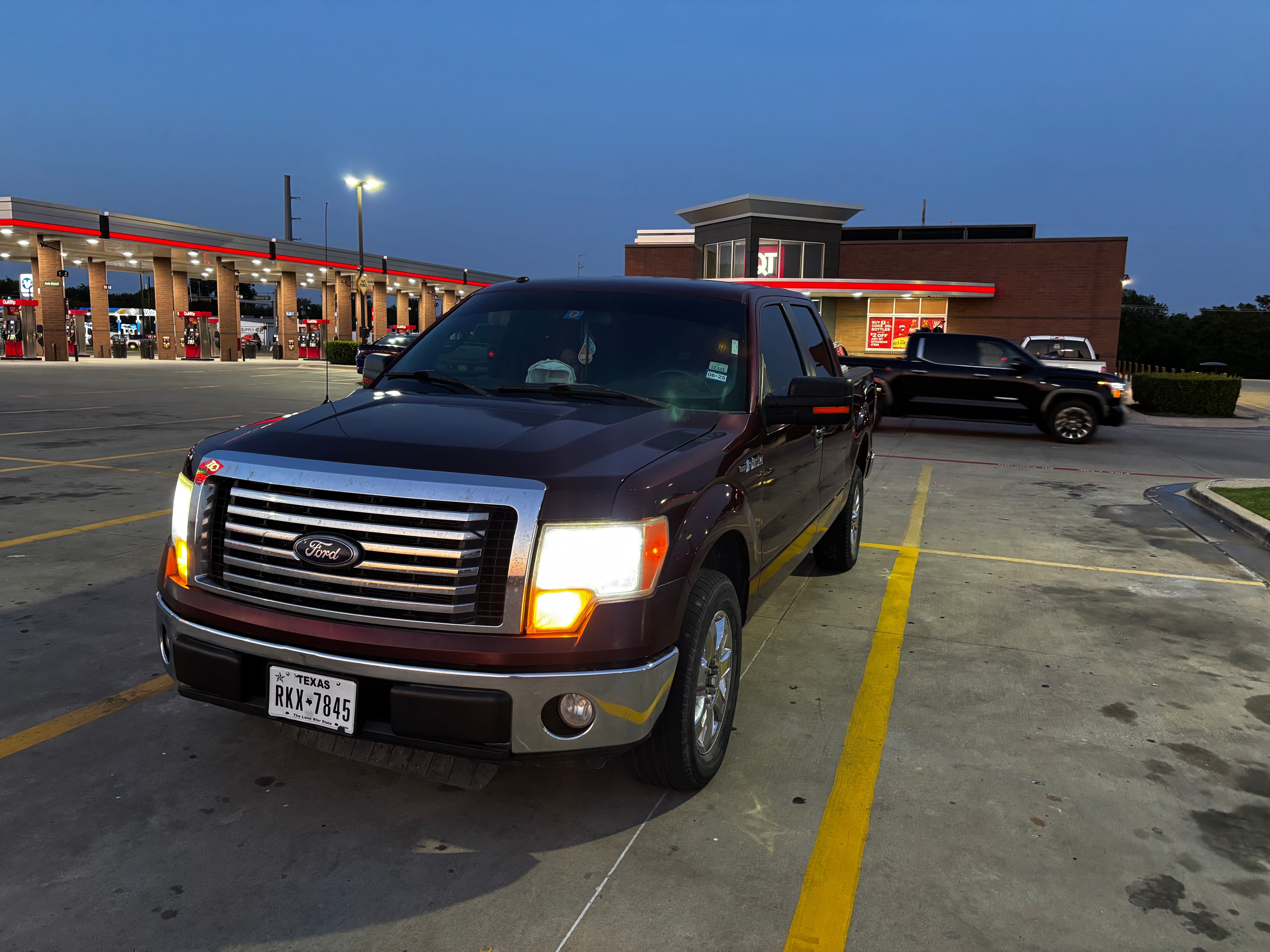 Used 2010 Ford F150 XLT RWD image 1