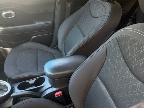 Used 2016 Kia Soul FWD image 5