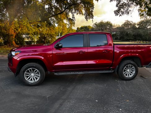 Used 2023 Chevrolet Colorado LT w/ LT Convenience Package image 4