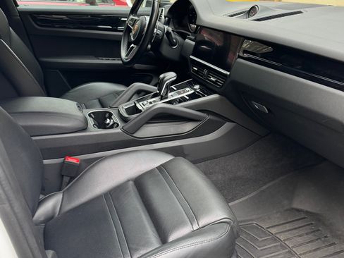 Used 2021 Porsche Cayenne Coupe image 9