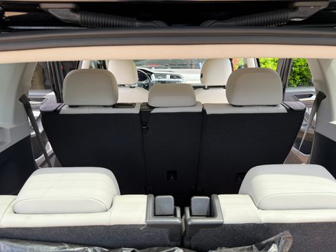 Used 2019 Volkswagen Tiguan S FWD image 11