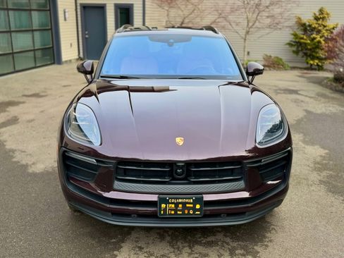 Used 2024 Porsche Macan image 2