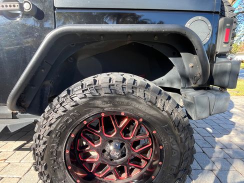 Used 2016 Jeep Wrangler Unlimited Rubicon image 4