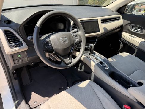 Used 2021 Honda HR-V EX image 6