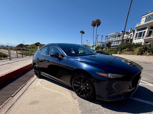 Used 2020 MAZDA MAZDA3 Hatchback w/ Premium Package FWD image 6