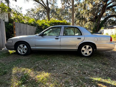 Used 2011 Ford Crown Victoria LX w/ Comfort Appearance Pkg RWD image 28