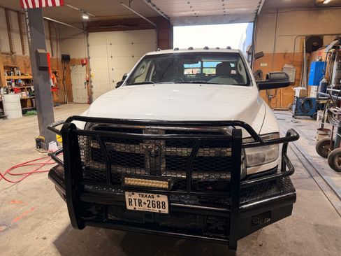 Used 2015 RAM 3500 Tradesman w/ Chrome Appearance Group AWD/4WD image 4