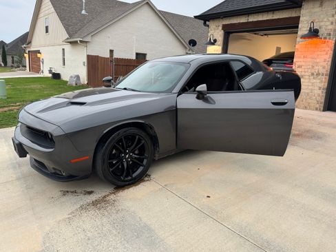 Used 2018 Dodge Challenger SXT w/ Blacktop Package RWD image 9