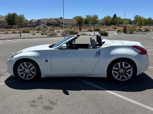 Used 2012 Nissan 370Z Touring RWD image 10