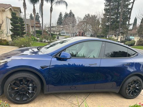 Used 2021 Tesla Model Y Long Range image 2