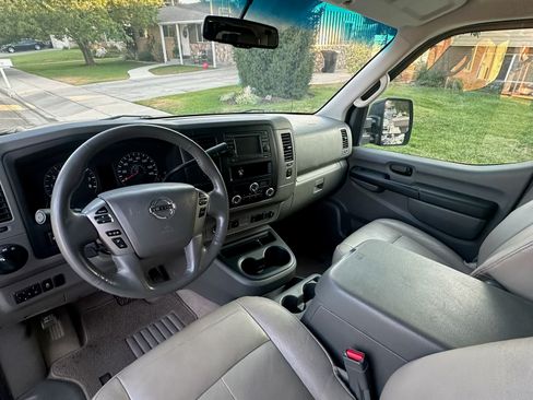 Used 2013 Nissan NV 3500 SL w/ Technology Pkg RWD image 18