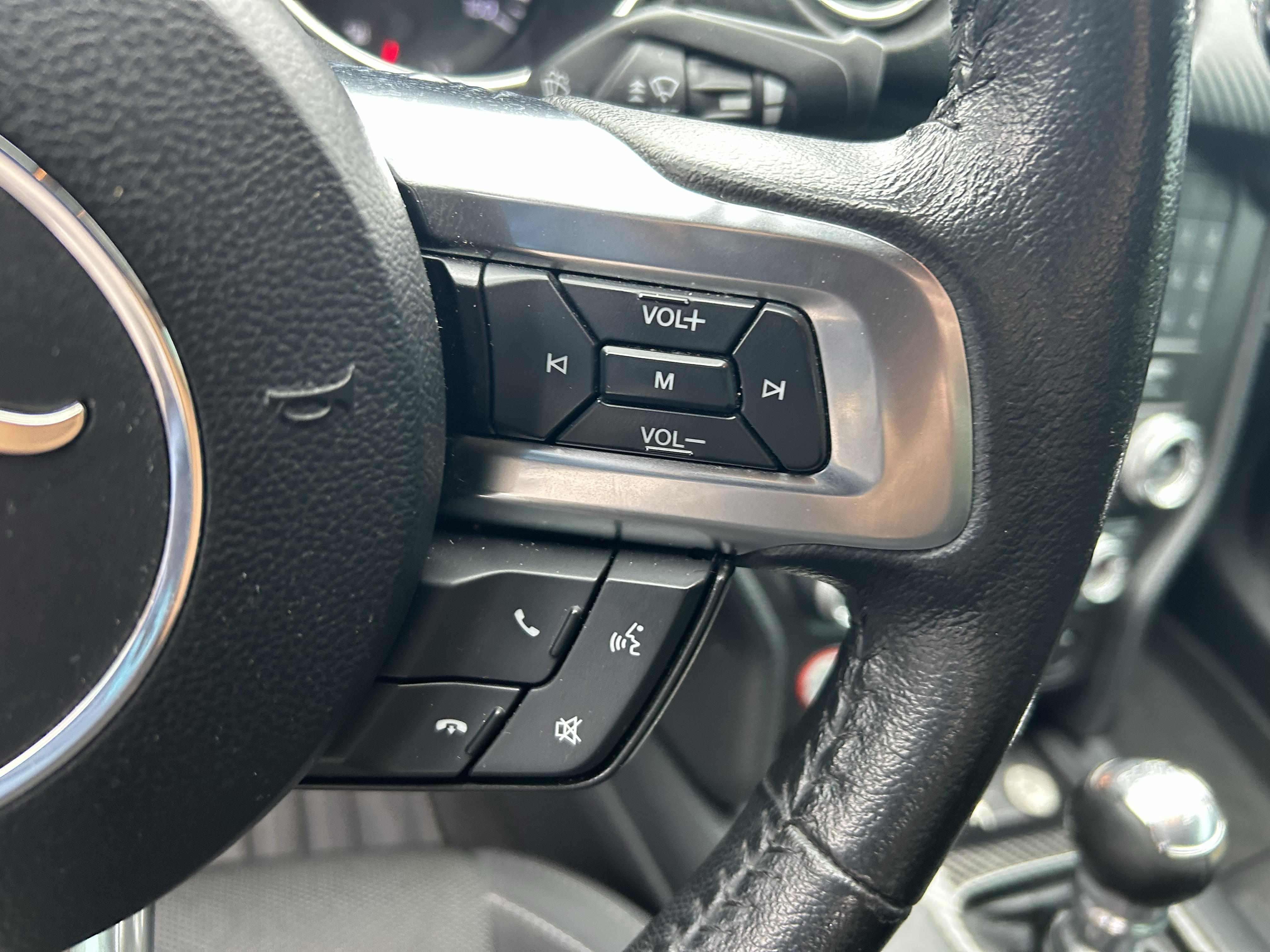 Used 2016 Ford Mustang Coupe RWD image 25