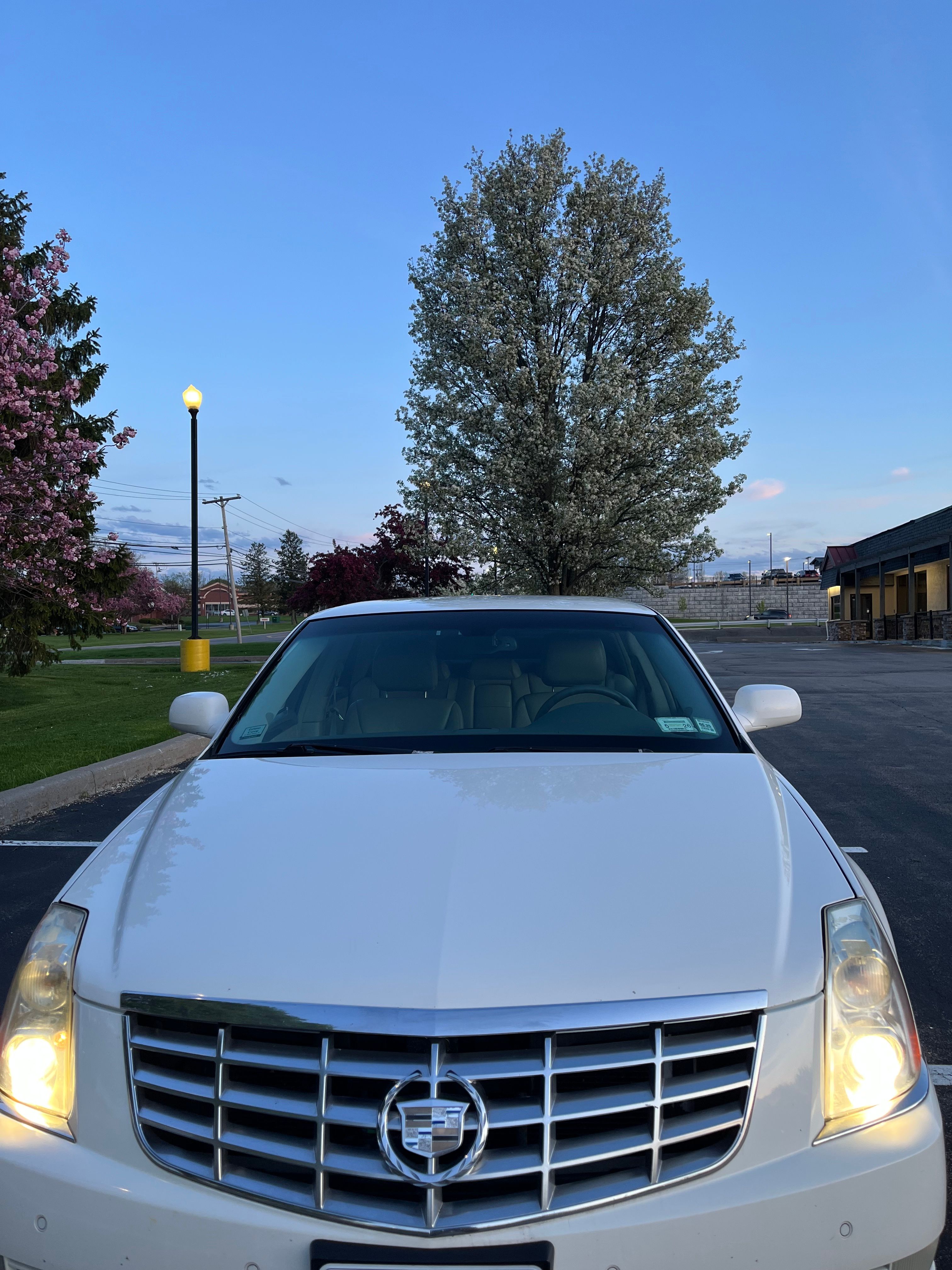 Used 2008 Cadillac DTS FWD image 30