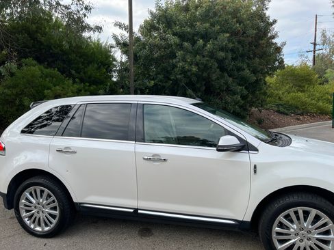 Used 2014 Lincoln MKX AWD w/ Equipment Group 101A image 2