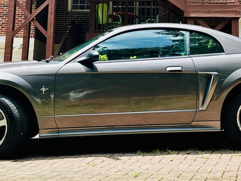 Used 2003 Ford Mustang Coupe RWD image 5