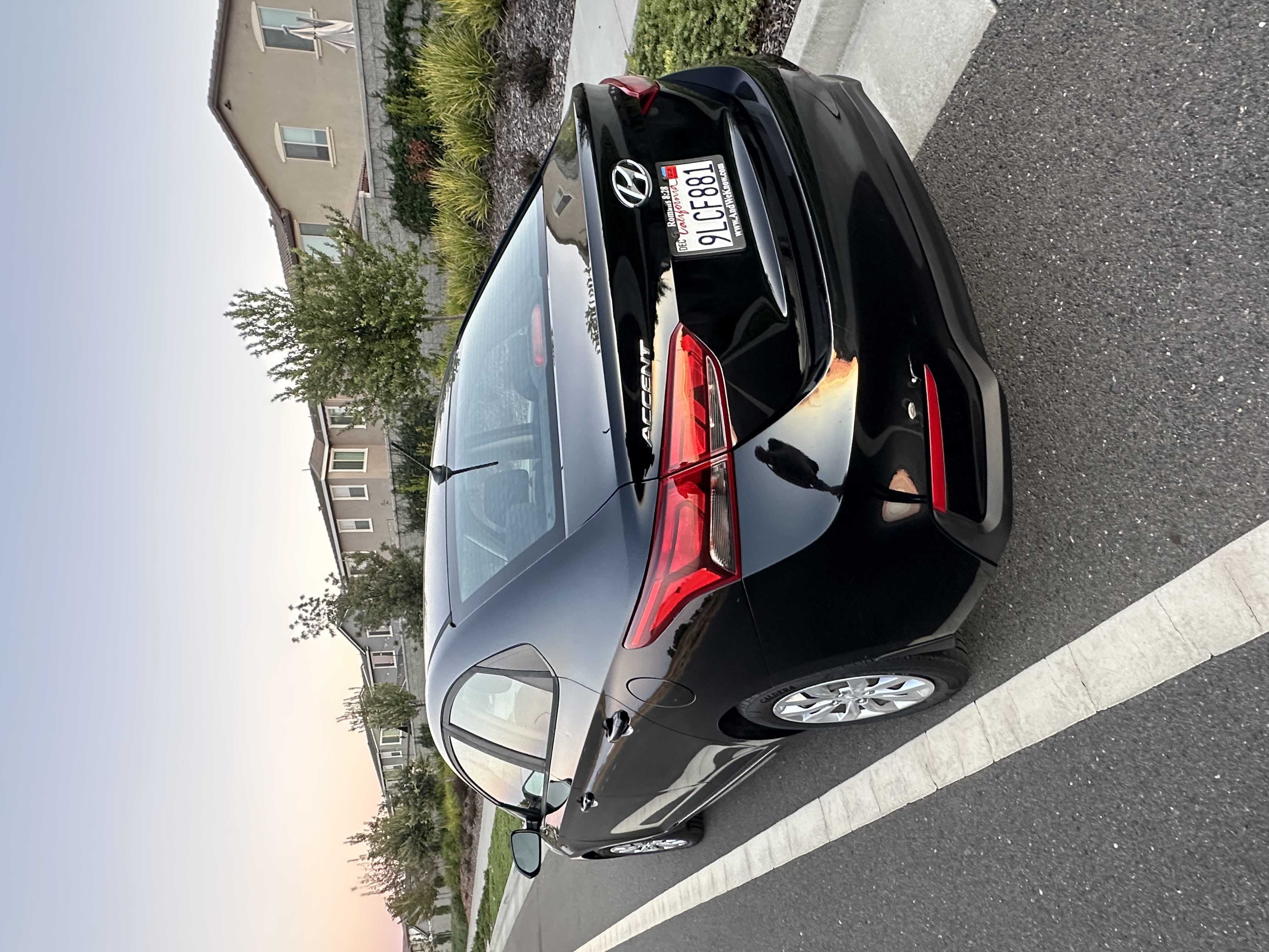 Used 2020 Hyundai Accent SE FWD image 2