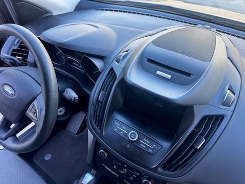 Used 2017 Ford Escape SE w/ Equipment Group 201A image 19