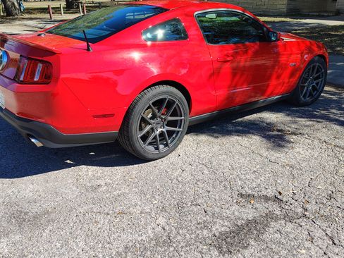 Used 2012 Ford Mustang GT Premium image 4