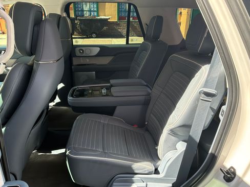 Used 2019 Lincoln Navigator Black Label w/ Cargo Package AWD/4WD image 15