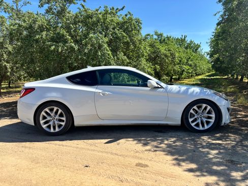 Used 2013 Hyundai Genesis 2.0T image 4