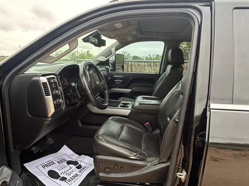 Used 2019 Chevrolet Silverado 2500 LTZ w/ Duramax Plus Package image 10