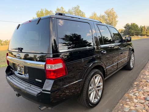 Used 2017 Ford Expedition Platinum AWD/4WD image 4