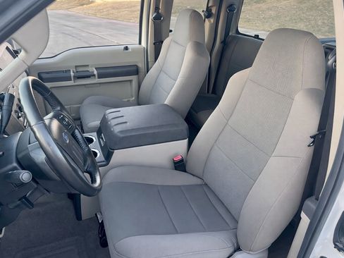 Used 2010 Ford F250 XLT image 11