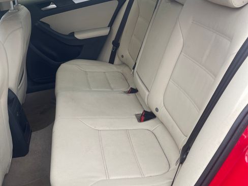 Used 2011 Volkswagen Jetta TDI FWD image 8