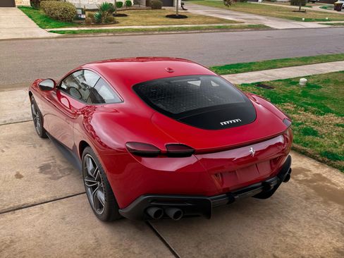 Used 2021 Ferrari Roma image 2