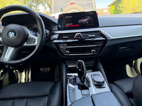 Used 2019 BMW 530e w/ M Sport Package RWD image 2