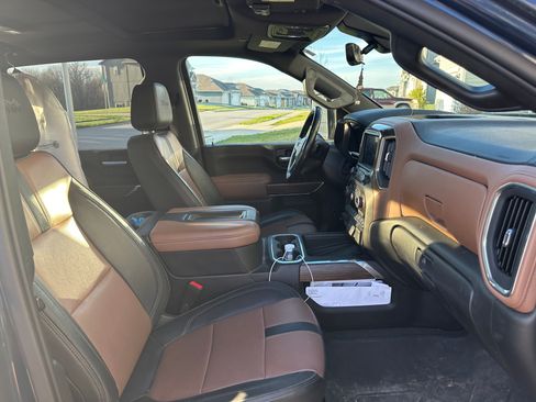 Used 2022 Chevrolet Silverado 3500 High Country image 10