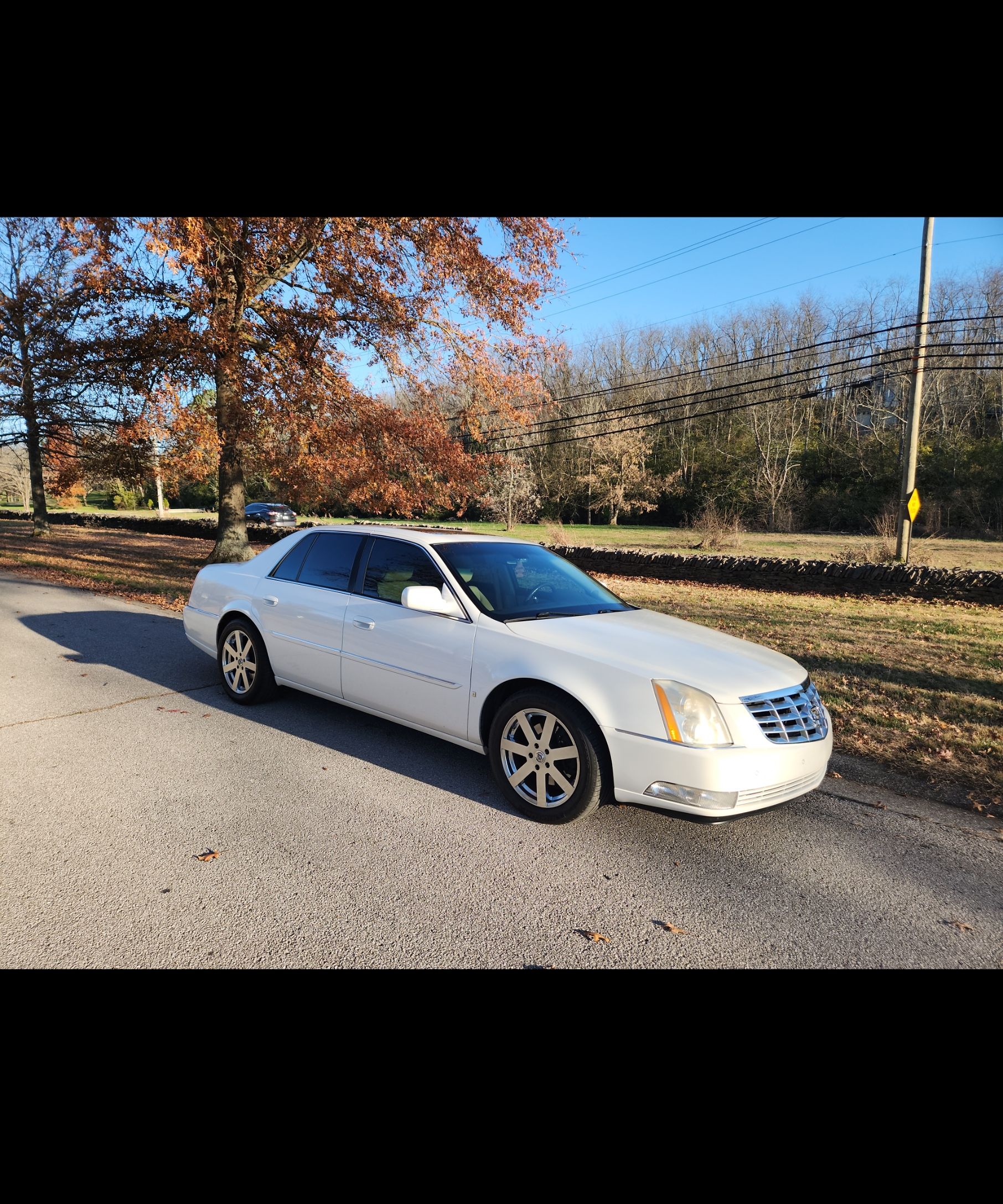Used 2008 Cadillac DTS w/ Sun And Sound Package FWD image 1