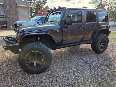 Used 2017 Jeep Wrangler Unlimited Rubicon w/ Connectivity Group image 8