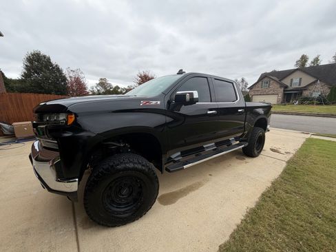 Used 2022 Chevrolet Silverado 1500 LTZ w/ LTZ Premium Package image 2