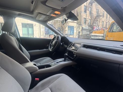 Used 2021 Honda HR-V EX image 11