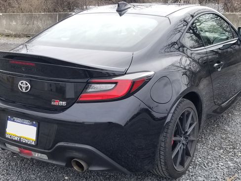 Used 2025 Toyota GR86 Premium w/ Performance Package image 6