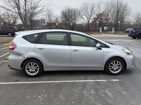 Used 2015 Toyota Prius V Three image 6