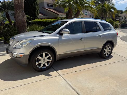 Used 2008 Buick Enclave CXL w/ Entertainment Package #4 FWD image 1