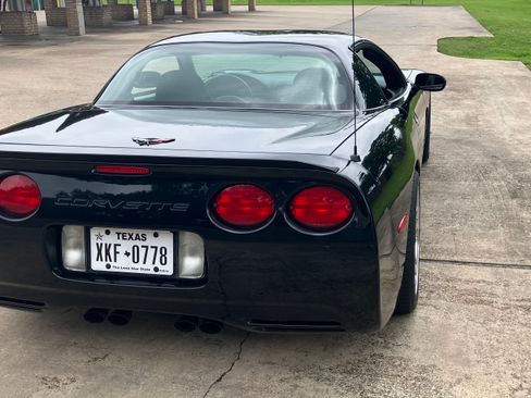 Used 1999 Chevrolet Corvette Coupe w/ Lighting Pkg RWD image 5