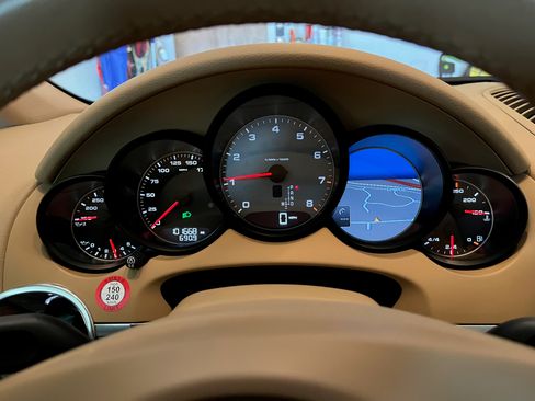 Used 2011 Porsche Cayenne S image 8